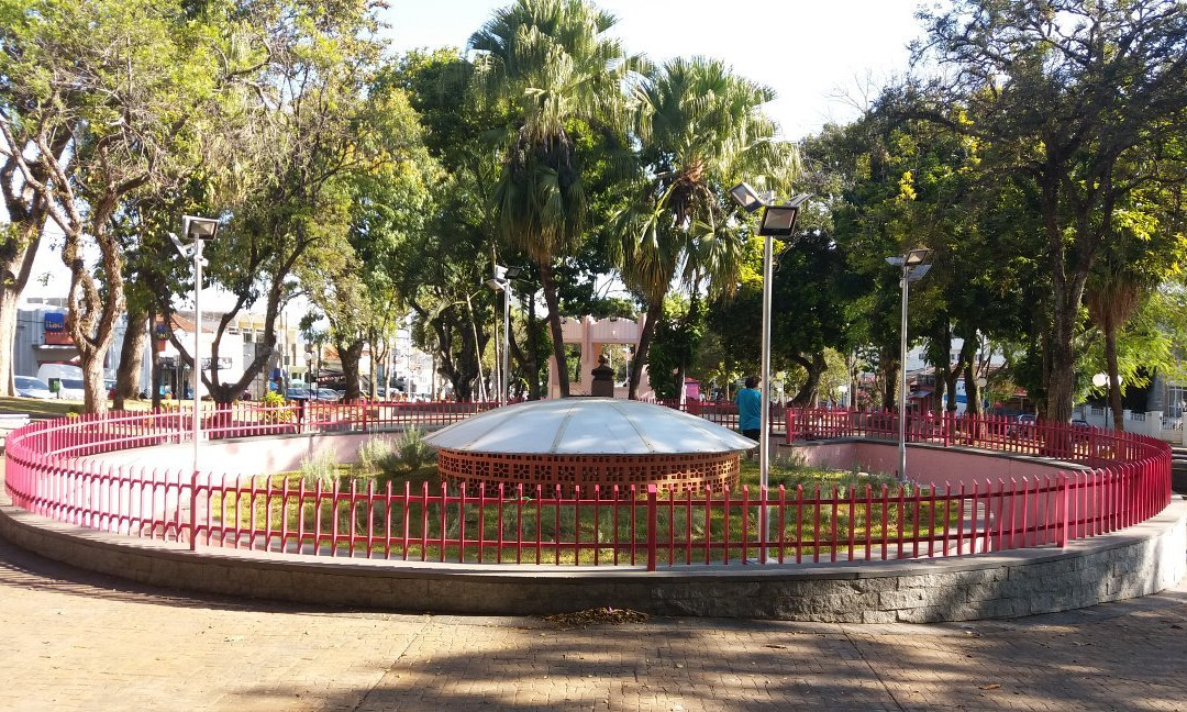 Praca Dr. Alcides Mosconi-Andradas必去景点