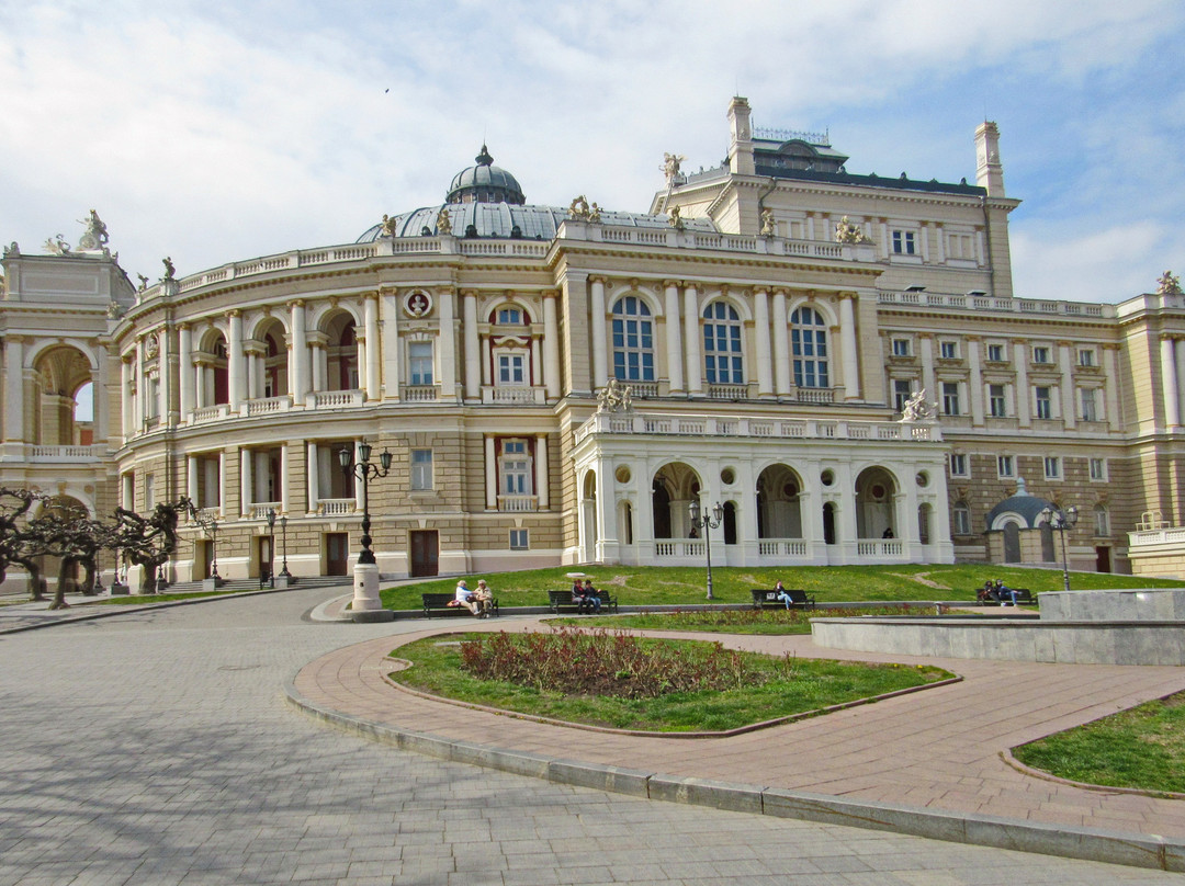 Teatralnaya Square景点图片