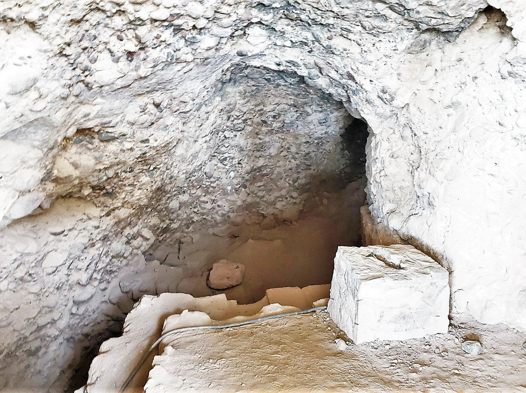 Cave of Prophet Lut景点图片