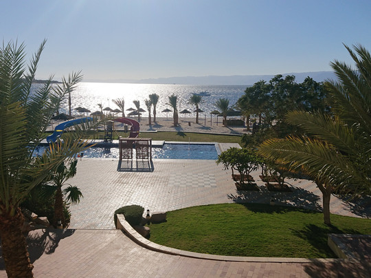 亚喀巴塔拉湾丽笙布鲁度假酒店主图