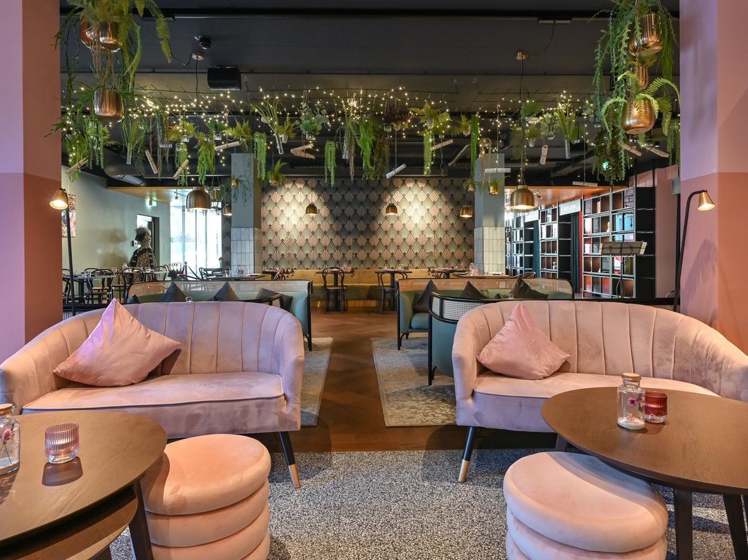 Riwa Bar & Restaurant