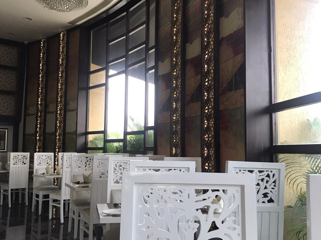 Golden Chariot Vasai Hotel主图