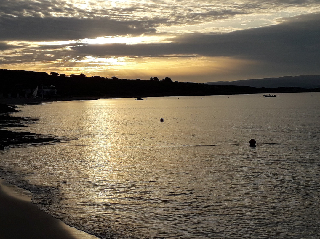 德皮尼酒店主图