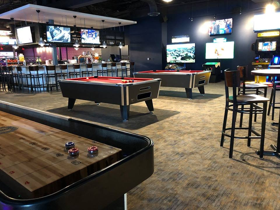 High 5 Lanes & Games景点图片