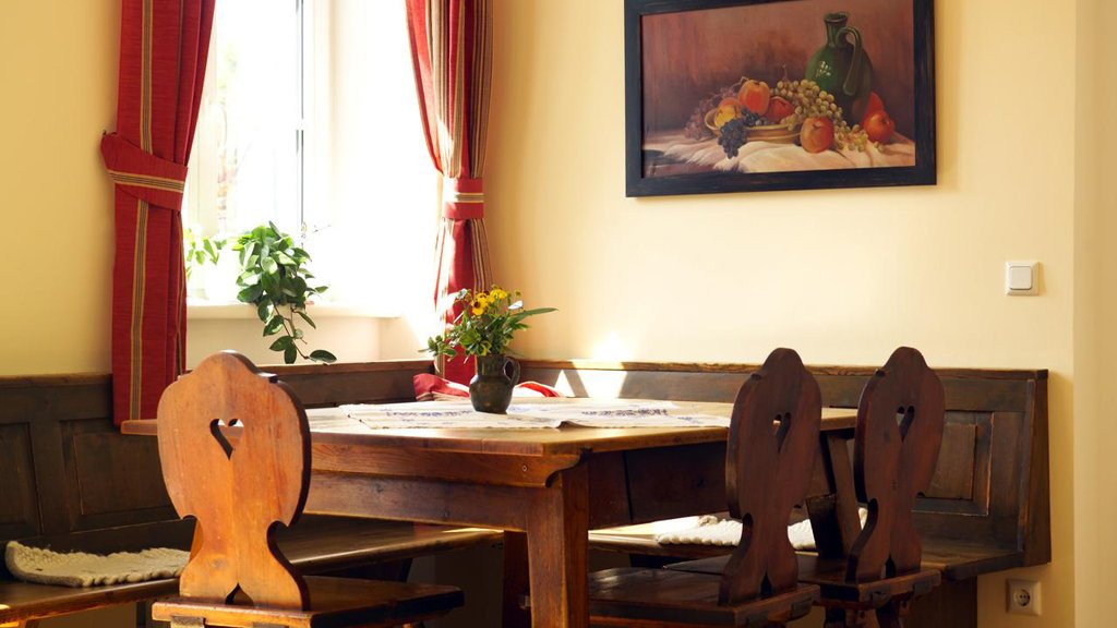 Ratsch an der Weinstrasse酒店住宿-Bacchuskeller Eva Lambauer