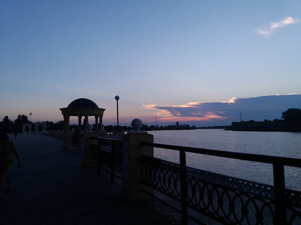 Bilozerka旅游景点-Gopri Embankment