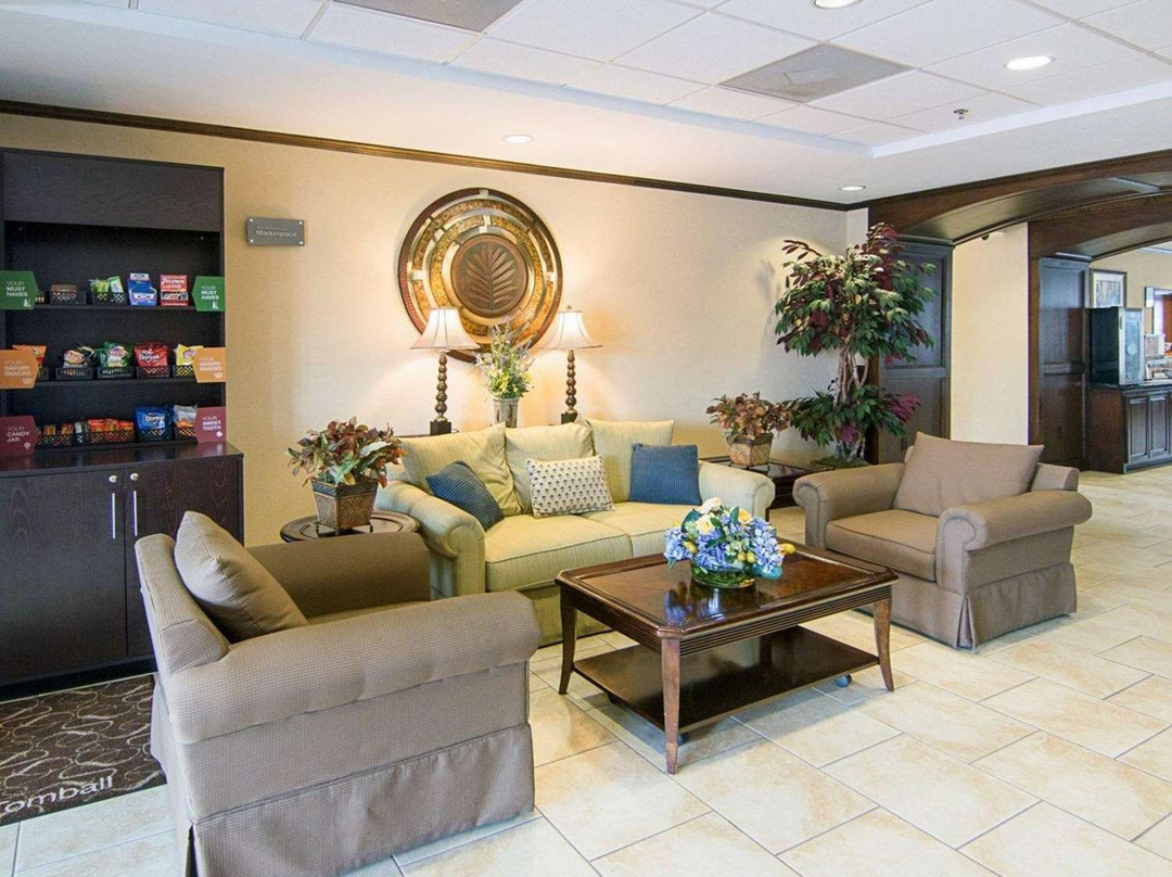 汤博尔康福特套房酒店主图