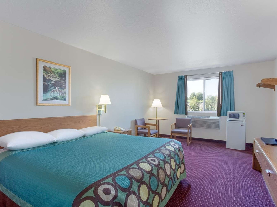 布莱克福特速8酒店主图