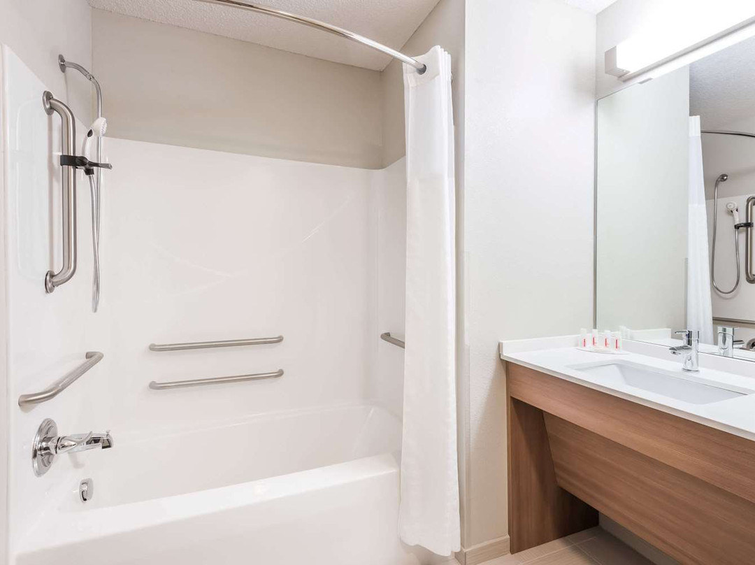 Microtel Inn & Suites by Wyndham New Martinsville主图