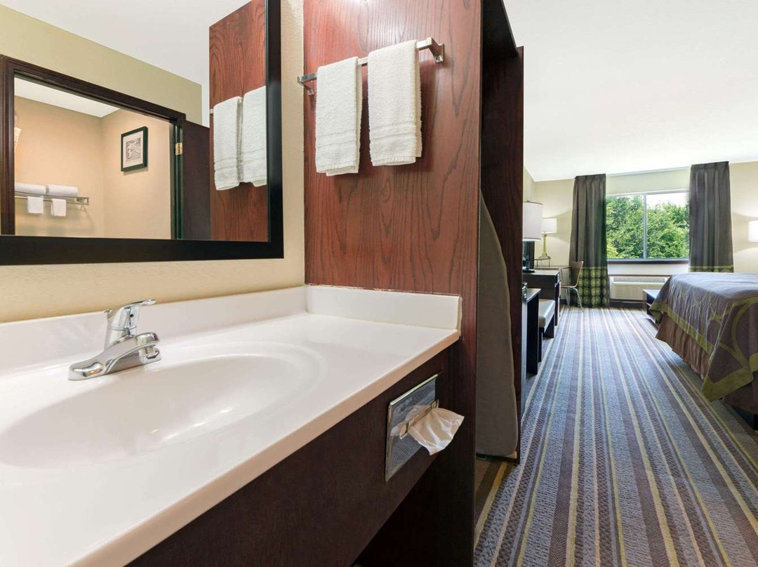 Super 8 by Wyndham Perry主图