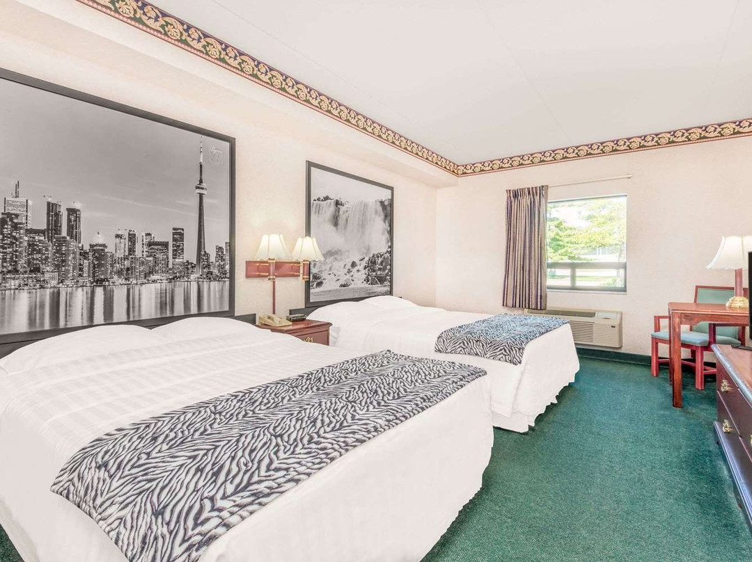 Super 8 by Wyndham Ambassador Bridge Windsor ON主图
