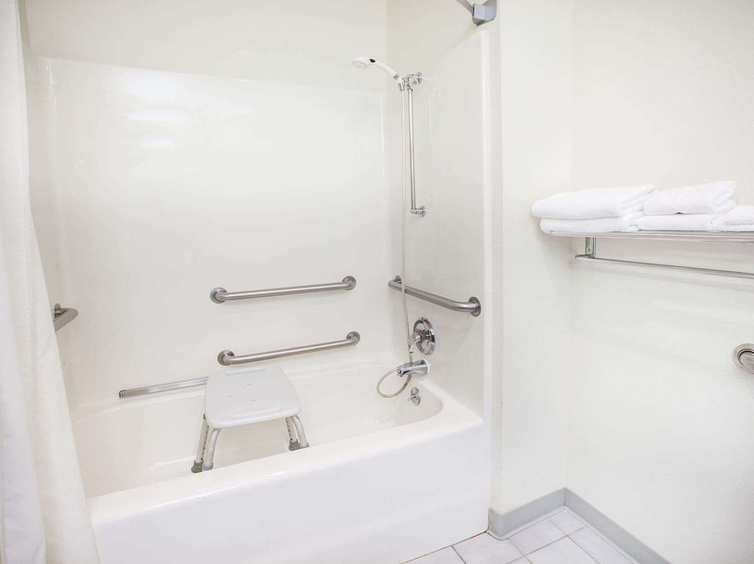 Super 8 by Wyndham West Branch主图