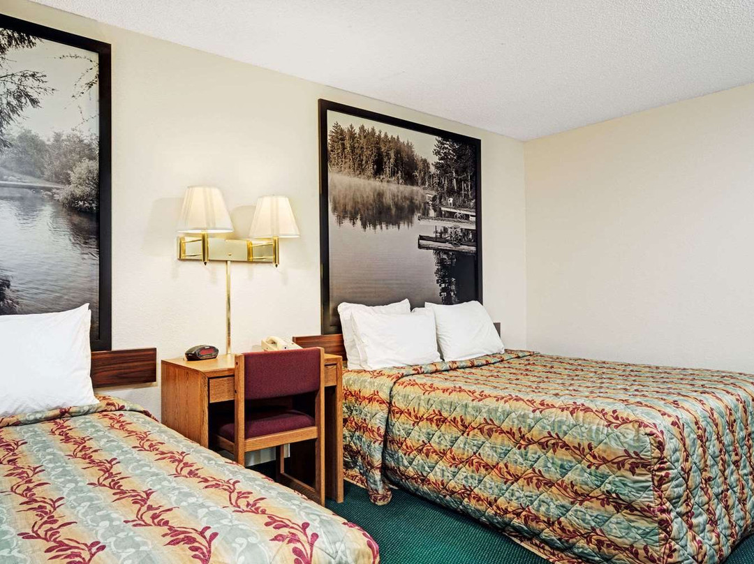 Super 8 by Wyndham Rogers Minnesota主图