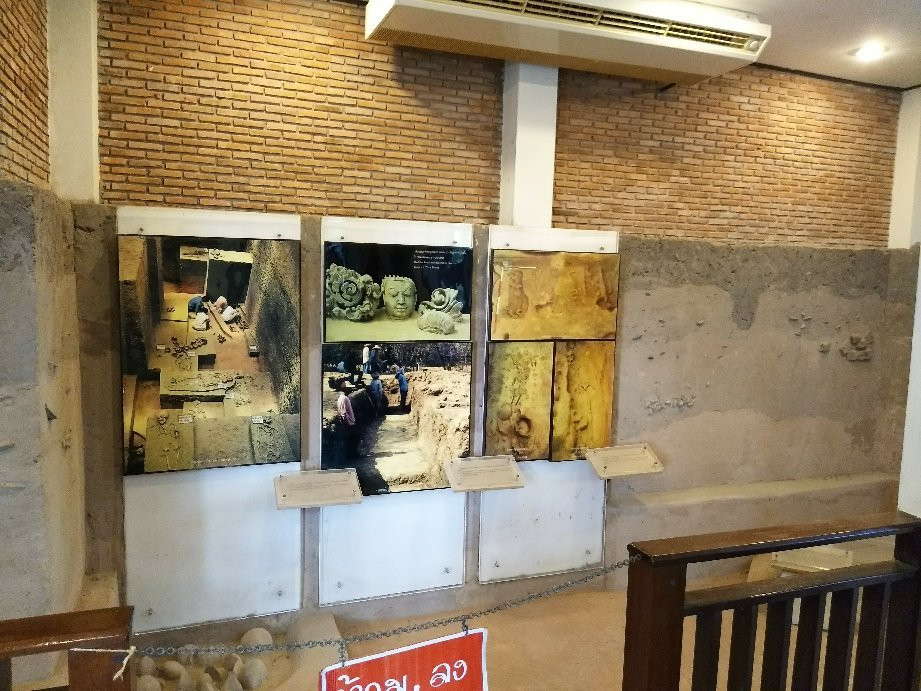 Ban Prasat Archaeological Site景点图片