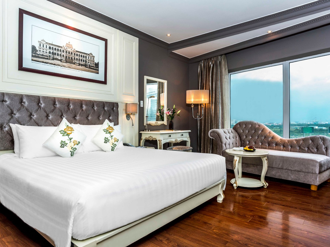 银地朱莉酒店主图