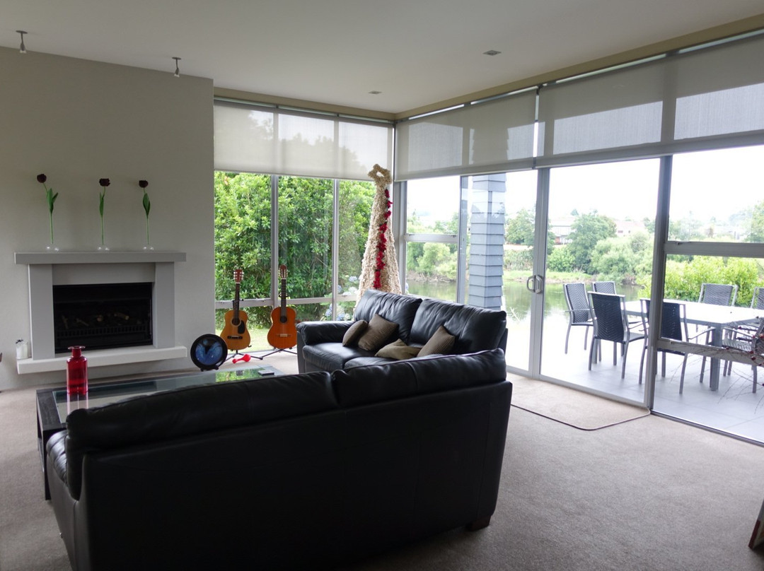 Reflections By The River主图