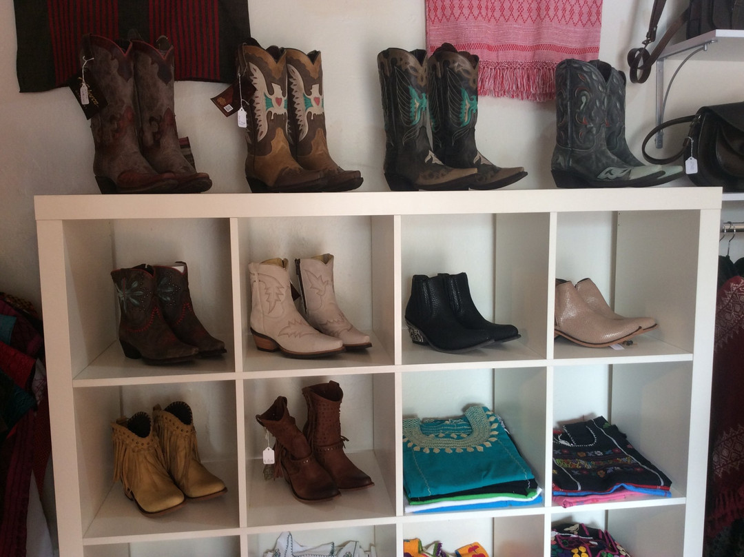 Etnica-托多斯桑托斯必去景点