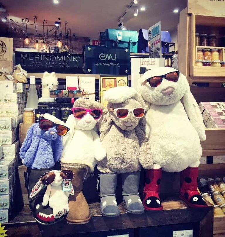 Charming Souvenir Store景点图片