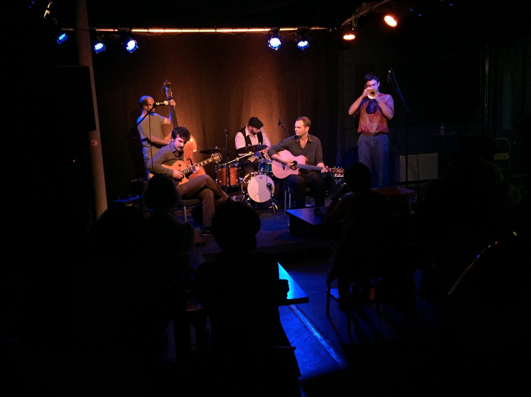 La Ruche Theatre-夏勒华必去景点