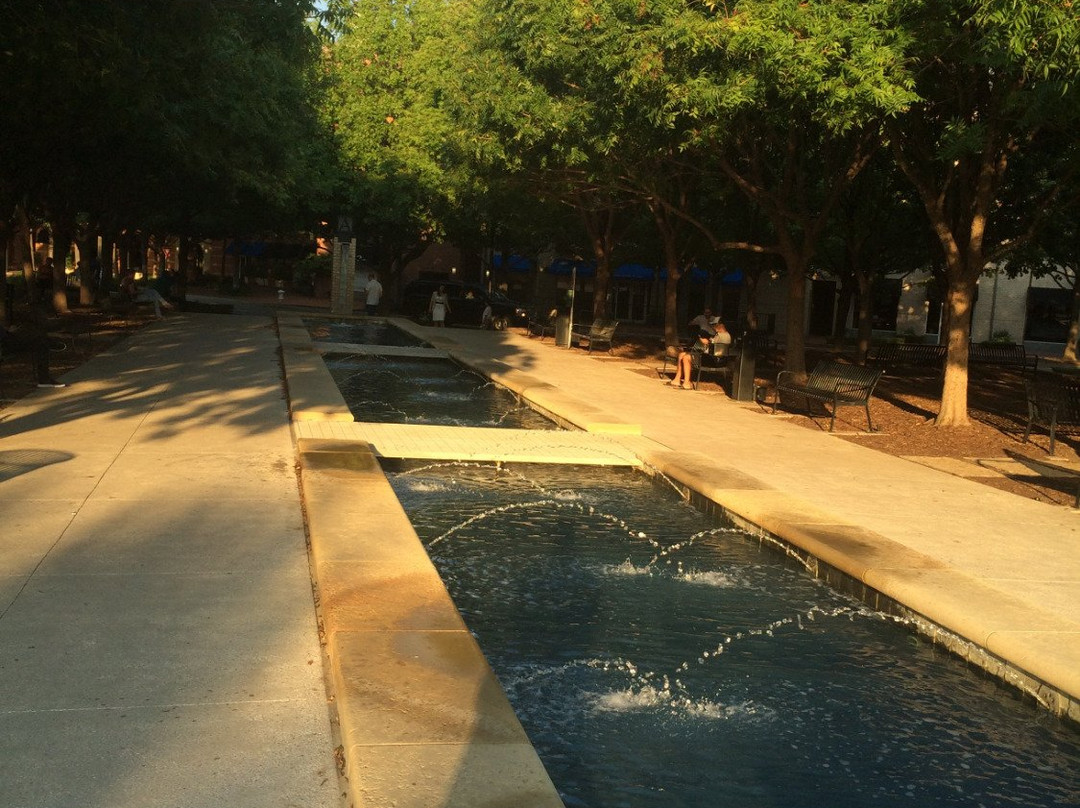 Addison Circle Park景点图片