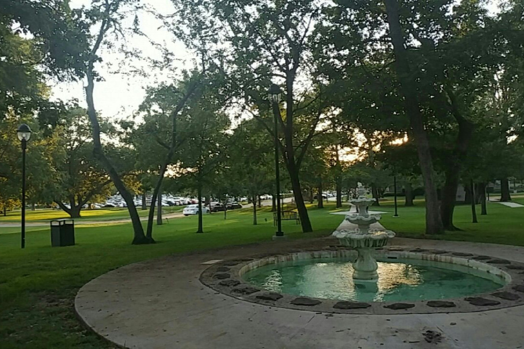 Little Chapel in the Woods-登顿必去景点