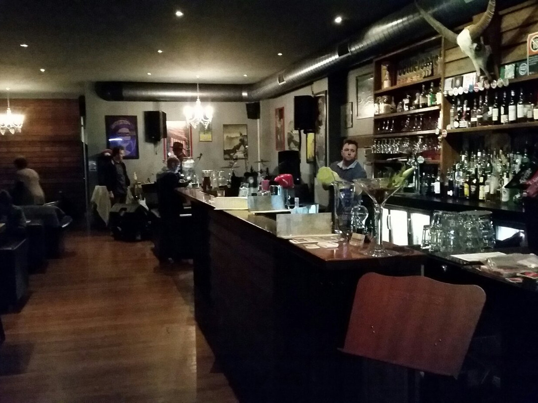Bottlerocket Bar & Cafe景点图片