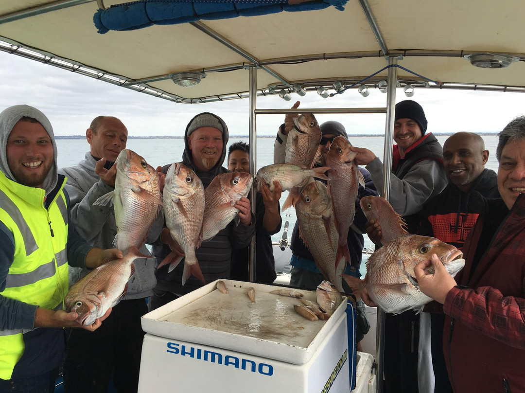 Hit n Run Fishing Charters-阿波罗湾必去景点