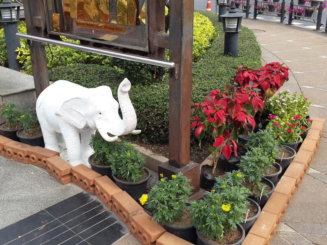 Krom Luang Prachaksinlapakhom Monument景点图片