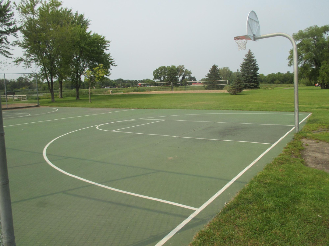 Moore Lake Park and Beach景点图片