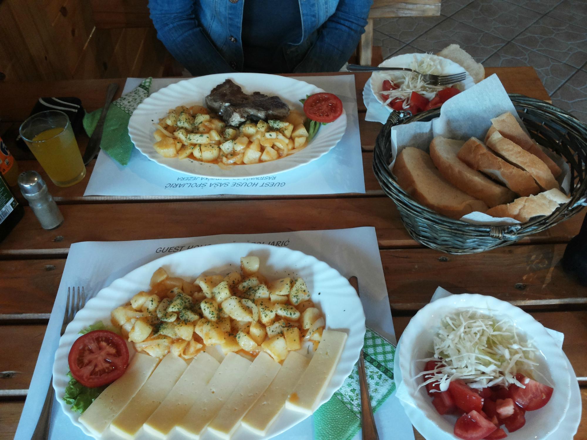 Guest House Spoljaric-餐饮