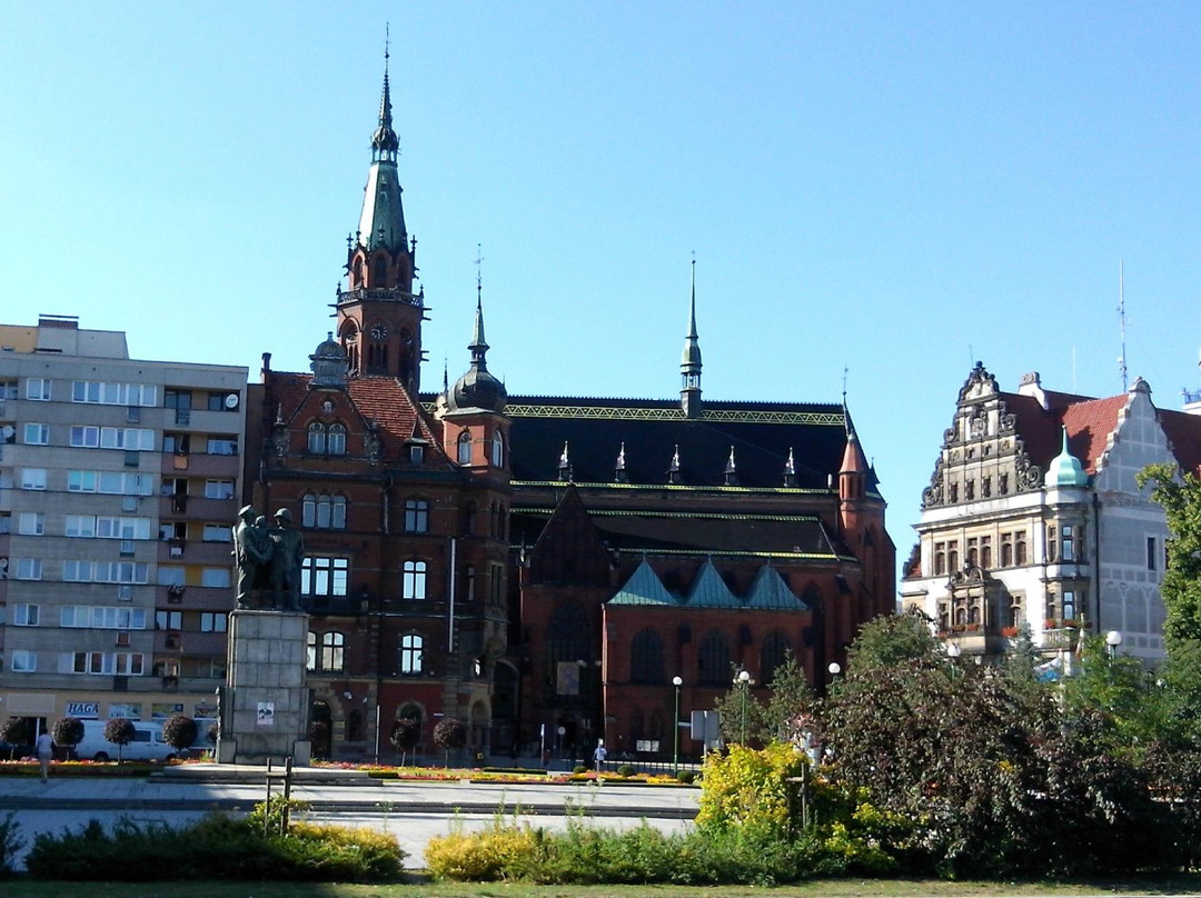Katedra Legnicka Swietych Apostołow Piotra i Pawła-Legnica必去景点