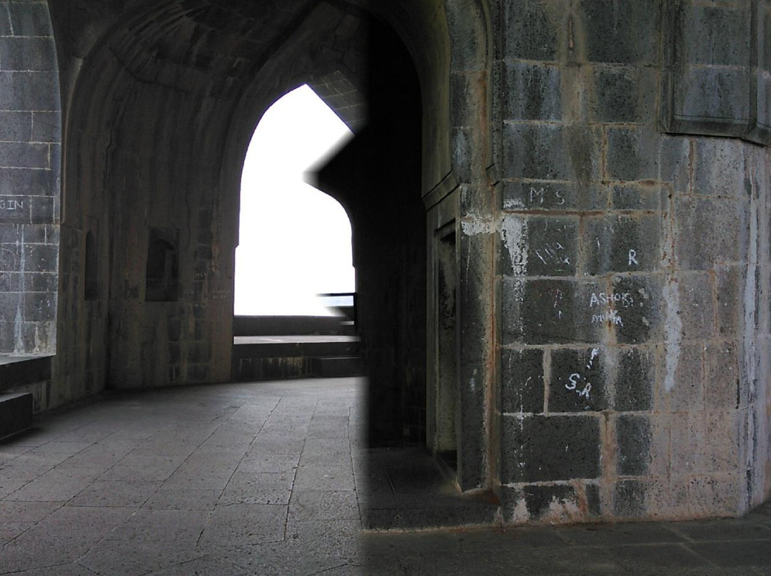 Salabat Khan's Tomb景点图片