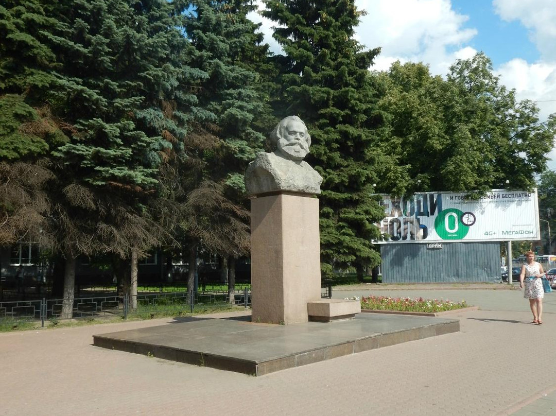 Statue of Karl Marx景点图片
