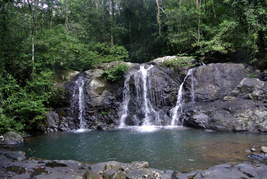 Salakot Waterfalls景点图片