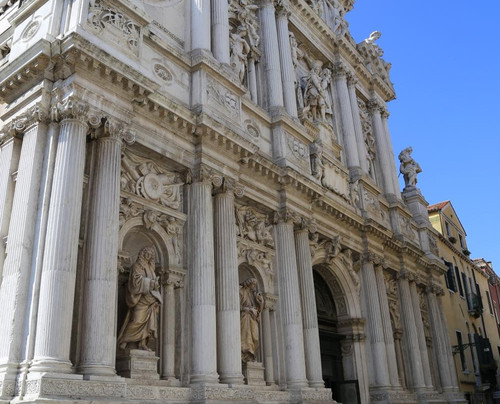 百合圣母教堂-威尼斯必去景点