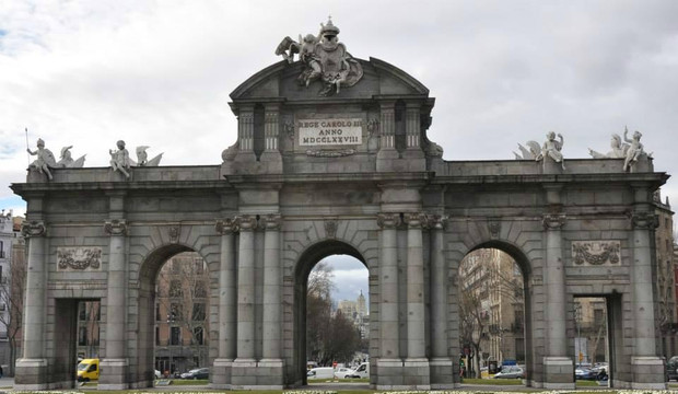 阿尔卡拉之门-马德里必去景点