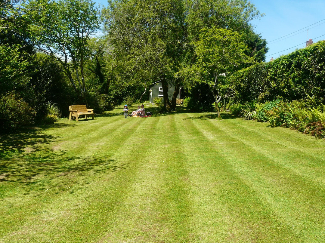 White Gate Caravan Park主图