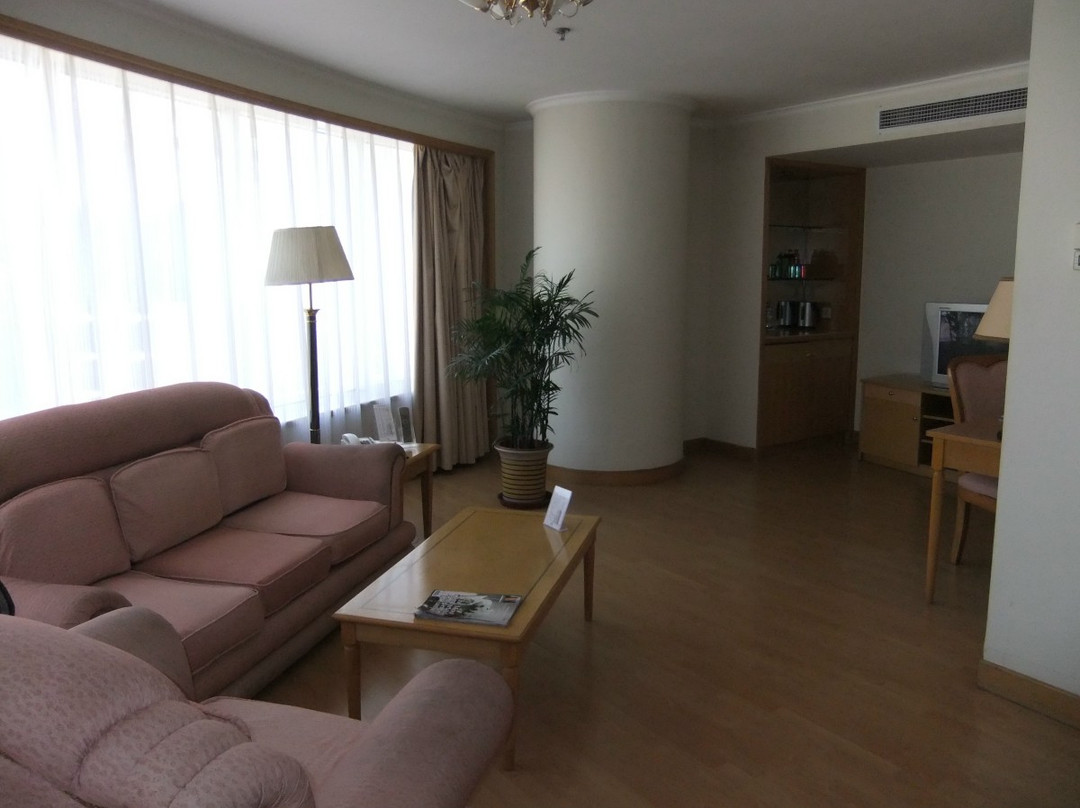 今晚大酒店主图