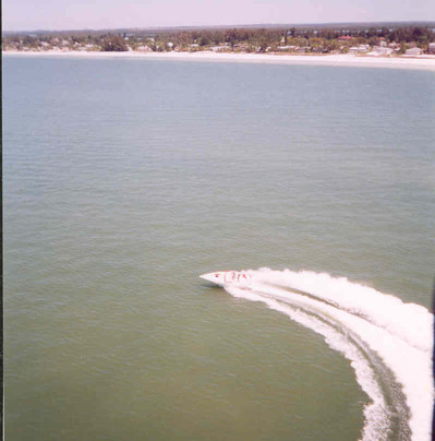 Mid Island Water Sports-迈尔斯堡海滩必去景点