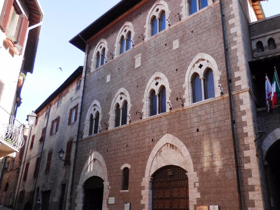 Casa delle Bifore-皮翁比诺必去景点