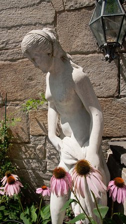 Old Stone Mill Antiques and Treasures-Chepachet必去景点