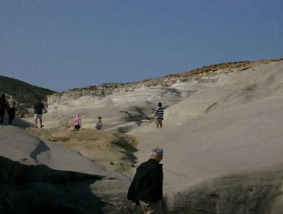 Sarakiniko Beach-米洛斯岛必去景点