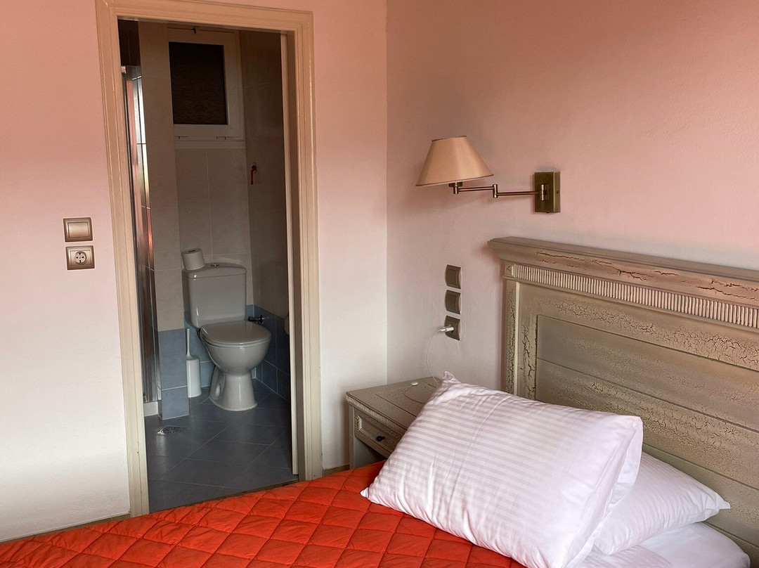 Olympia Village Hotel主图