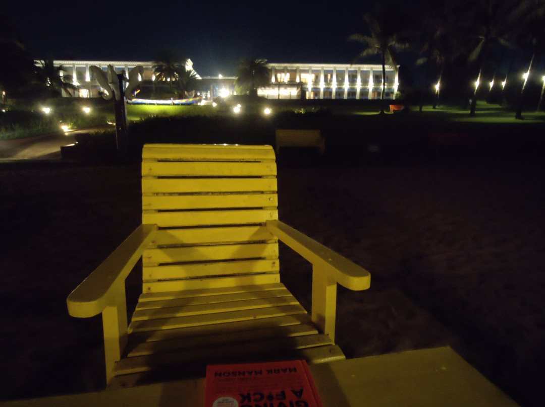 Mayfair Palm Beach Resort主图