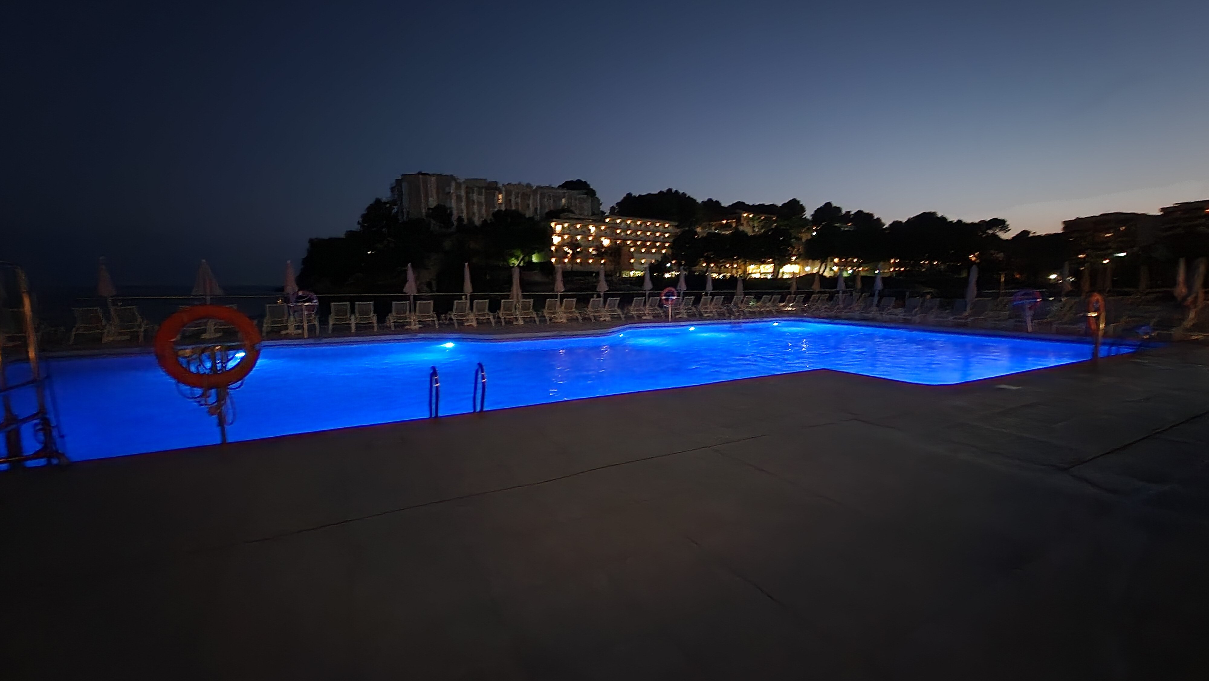 Globales Cala Viñas-泳池
