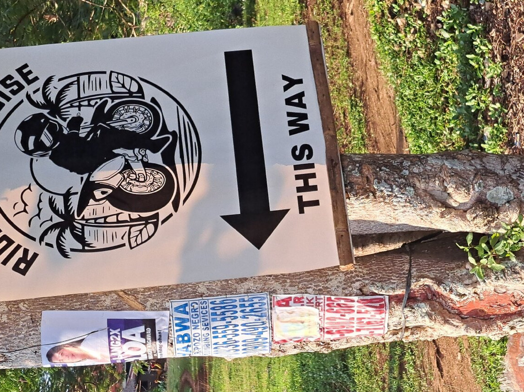 Rider's Paradise Bar & Inn主图