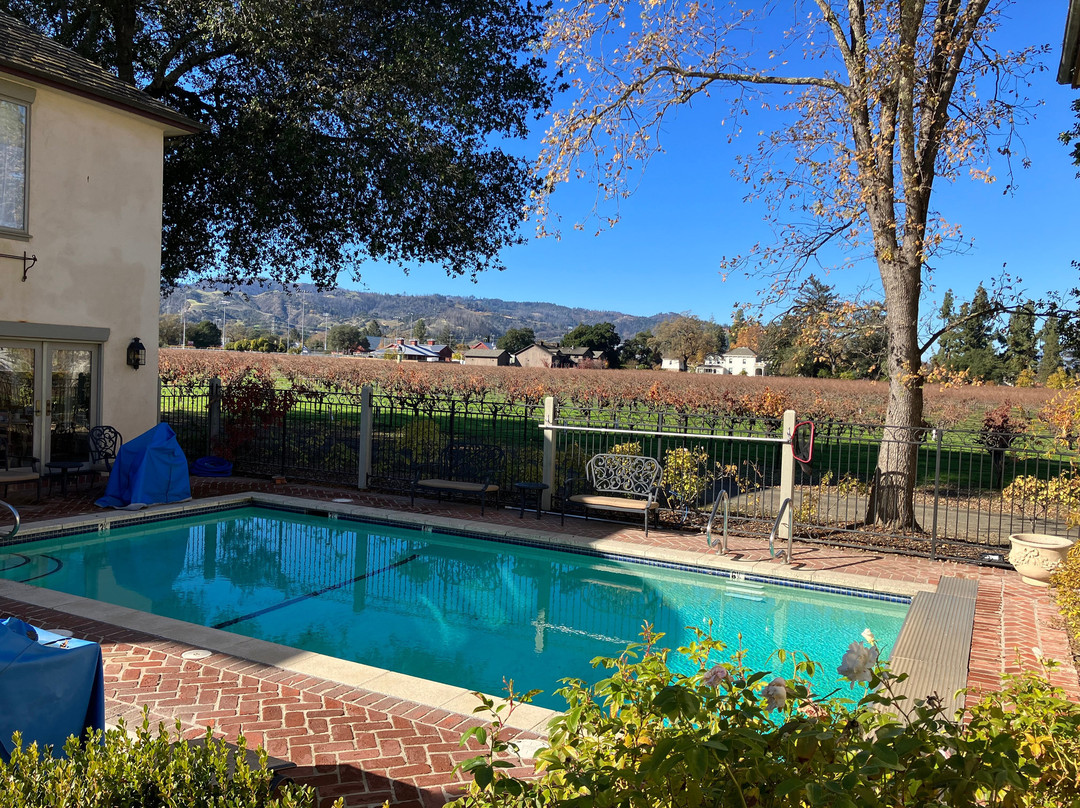 Vineyard Country Inn主图