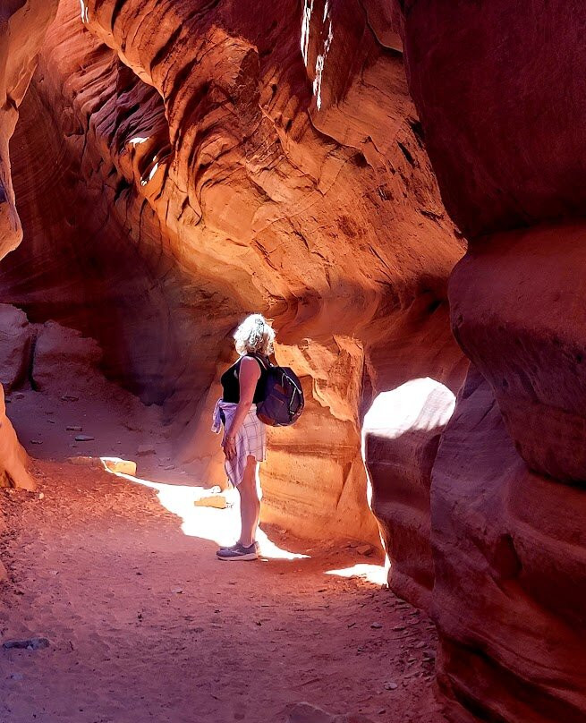 Peek-A-Boo Slot Canyon-卡纳布必去景点