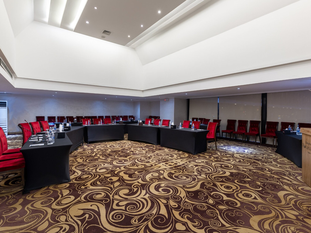 Babylon Rotana Hotel主图