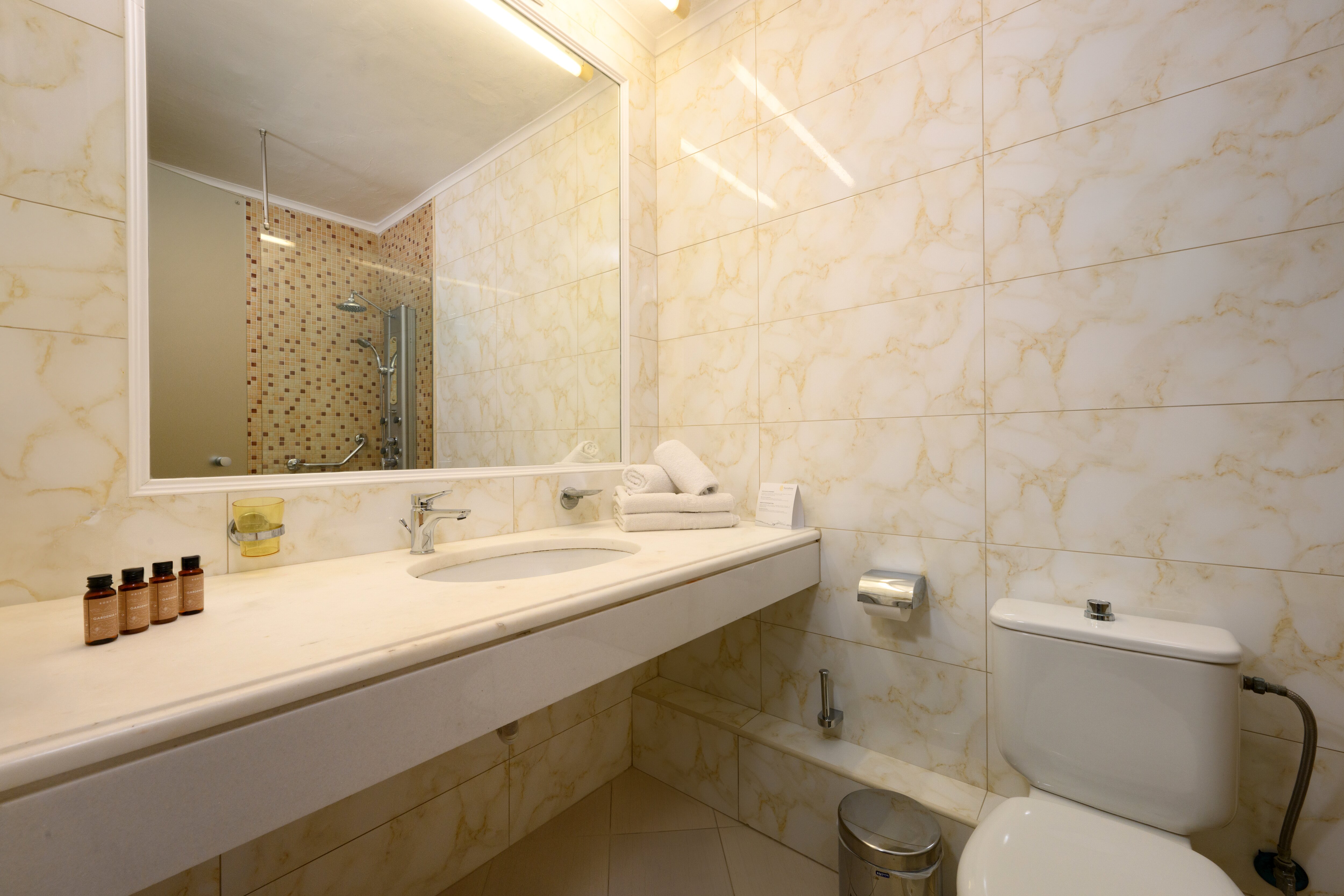 Sunshine Corfu Hotel & Spa-浴室
